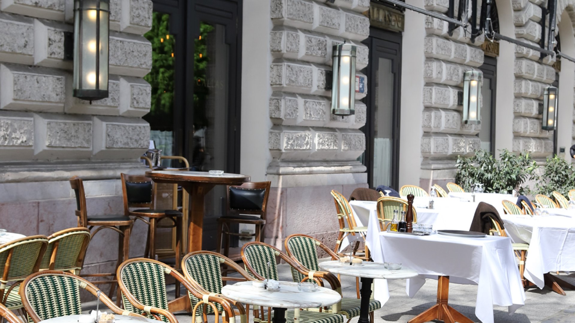 Exploring Restaurants in Pest, Budapest: get loss in the cultural whirlwind