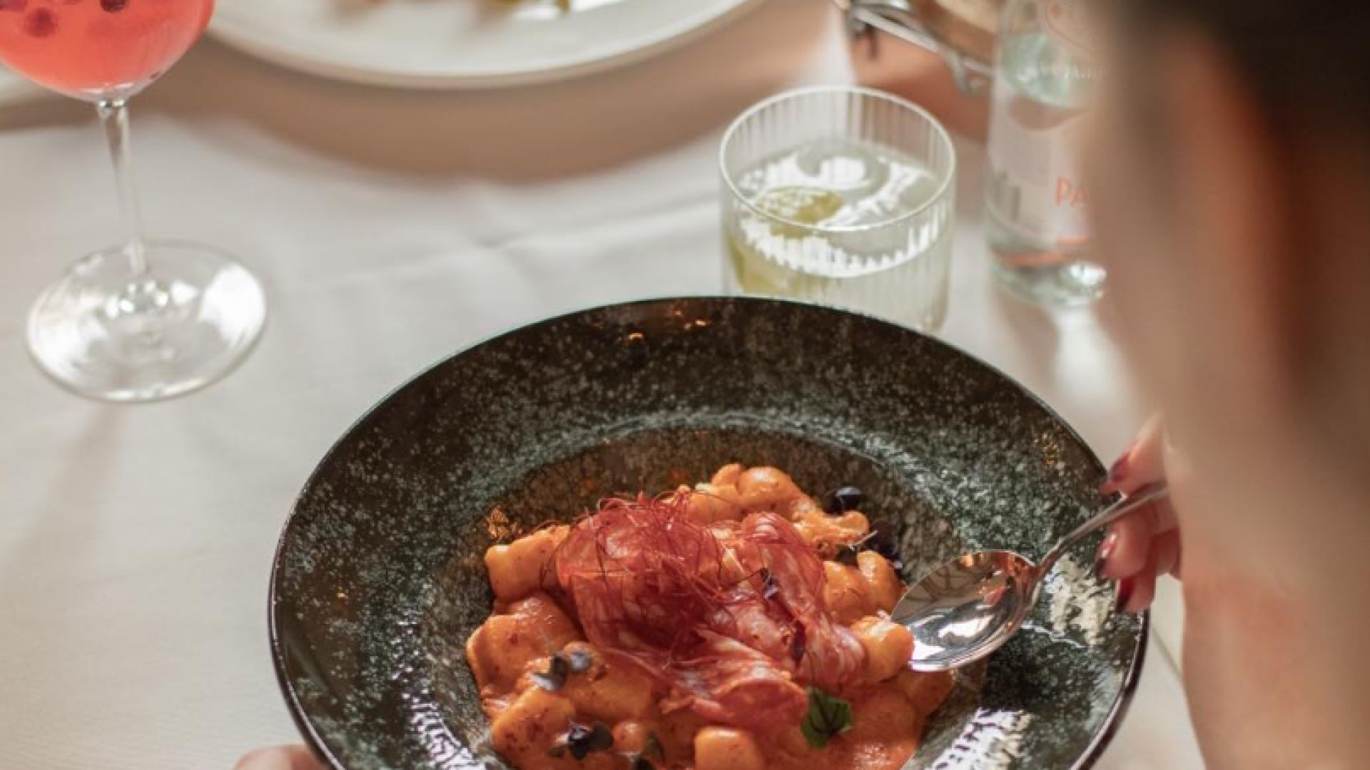 Corporate venue: an elegant restaurant in a prominent location