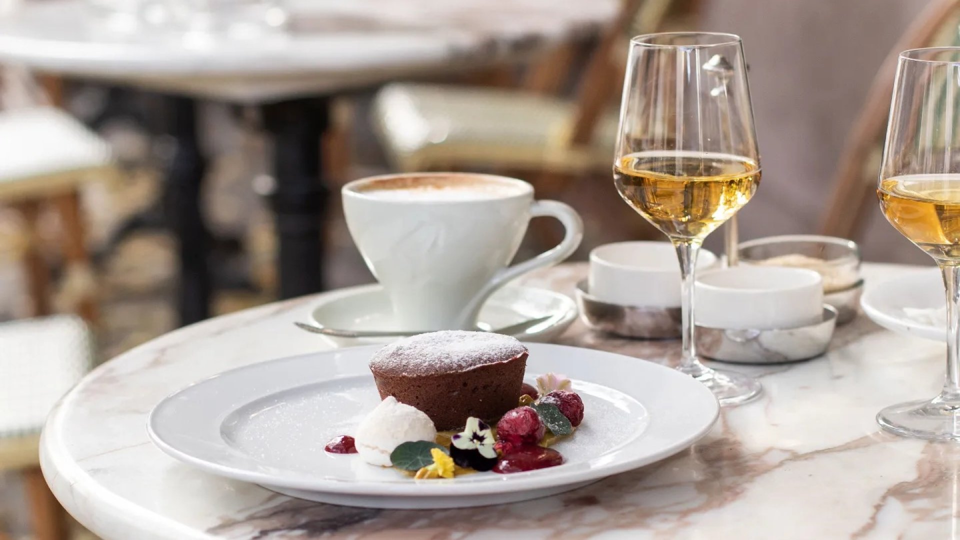 Restaurants on Andrássy ut in Budapest with an elegant atmosphere